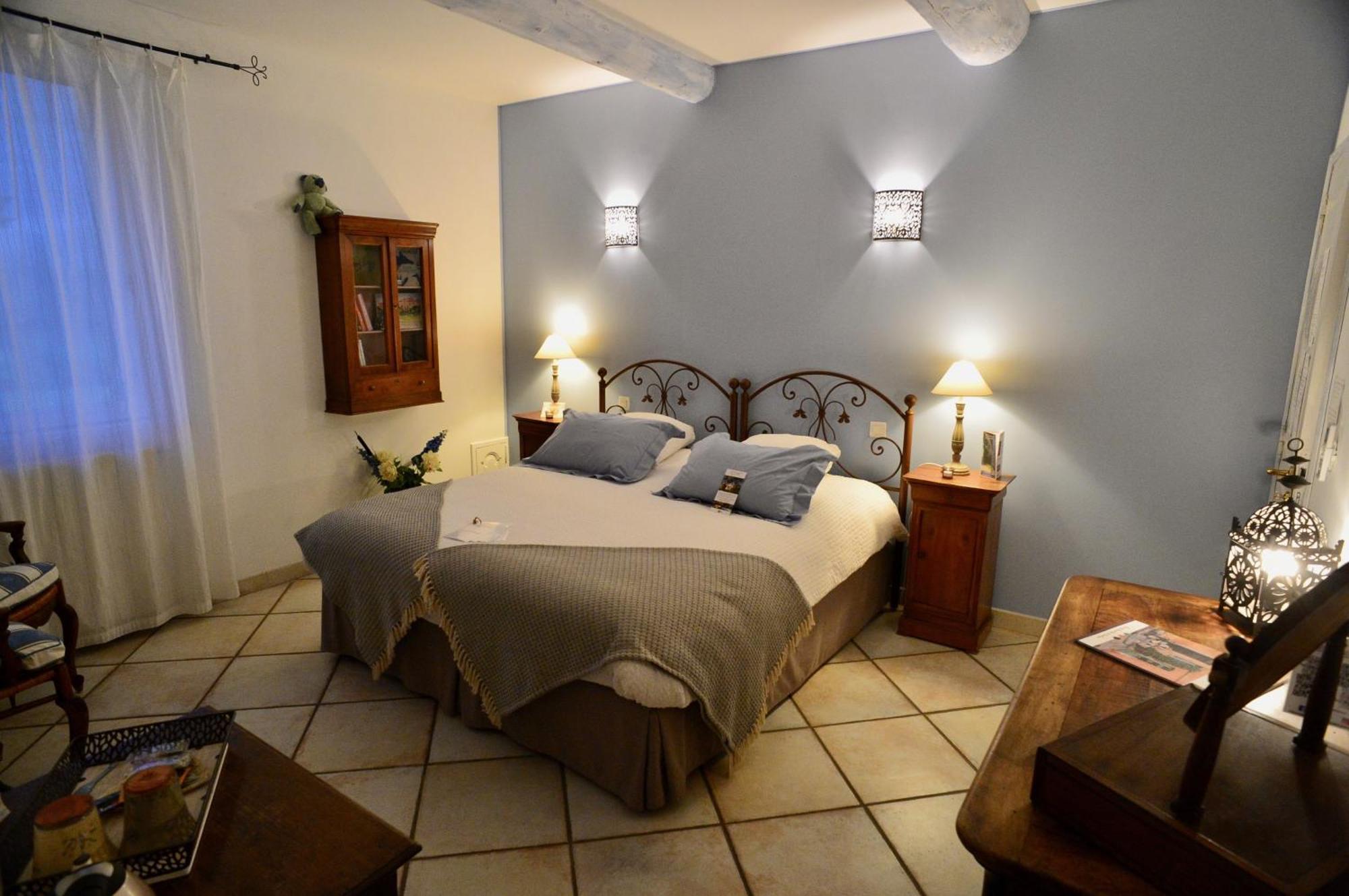 Fontaine Des Magnarelles Hotel Althen-des-Paluds Room photo