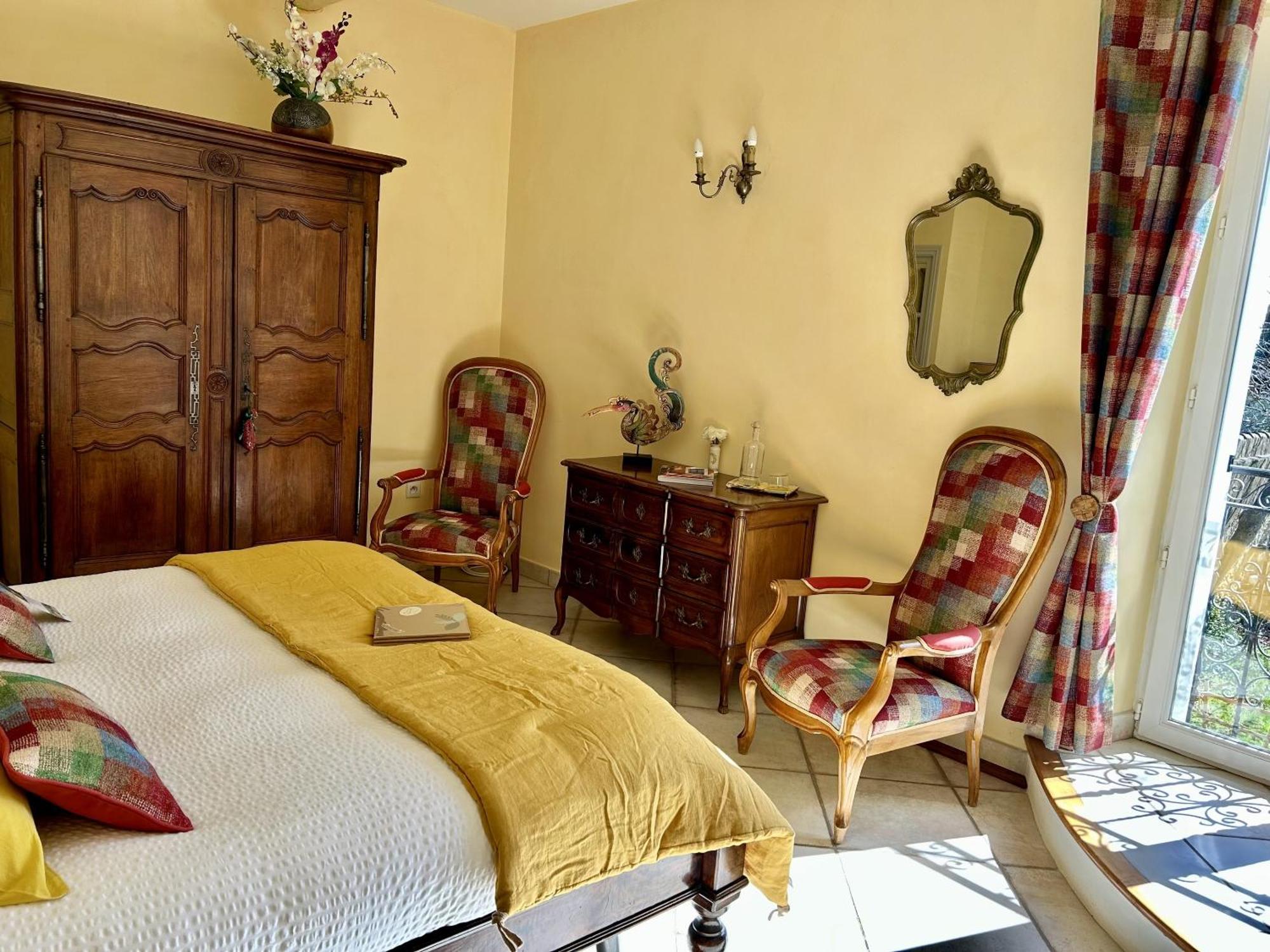 Fontaine Des Magnarelles Hotel Althen-des-Paluds Room photo